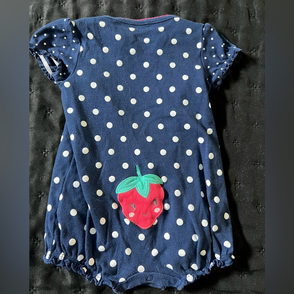 Carter's set of 4 baby girl items - Picture 5 of 5